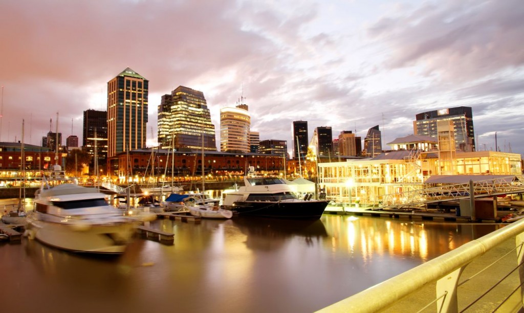 credits. Buenos Aires/Spectral/can stock photo